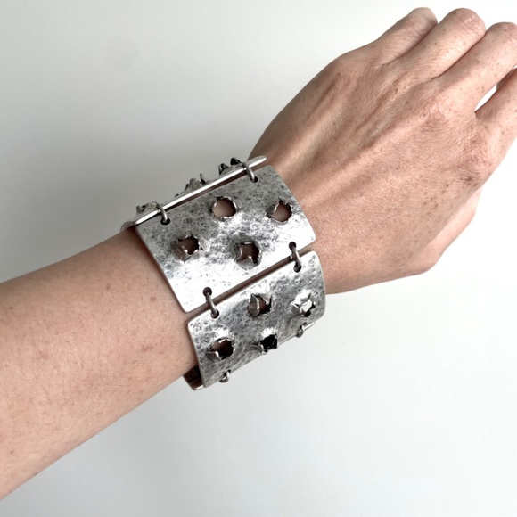 Vintage Artisan Handmade Hammered Silver Metal Cuff Bracelet - Picture 3 of 17